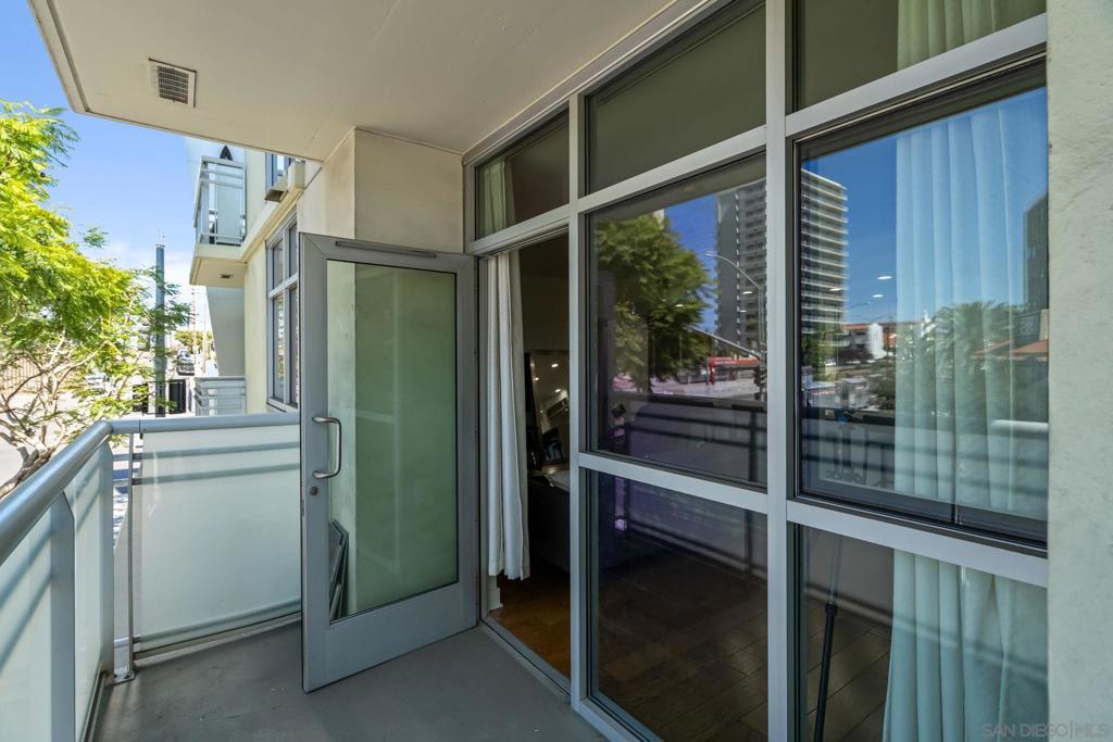 Residential Lease for rent at 3812 Park Blvd 207, San Diego, San Diego County CA featuring 2 beds and 3 baths