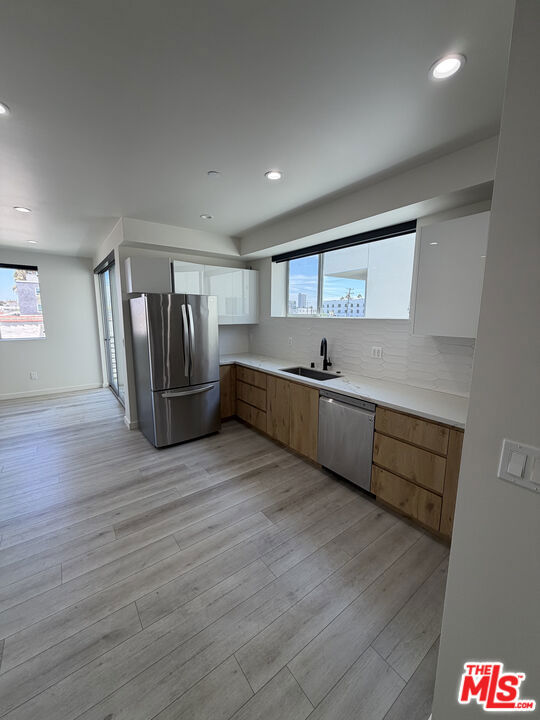 Residential Lease for rent at 124 S Croft Avenue 303, Los Angeles, Los Angeles County CA featuring 2 beds and 2 baths