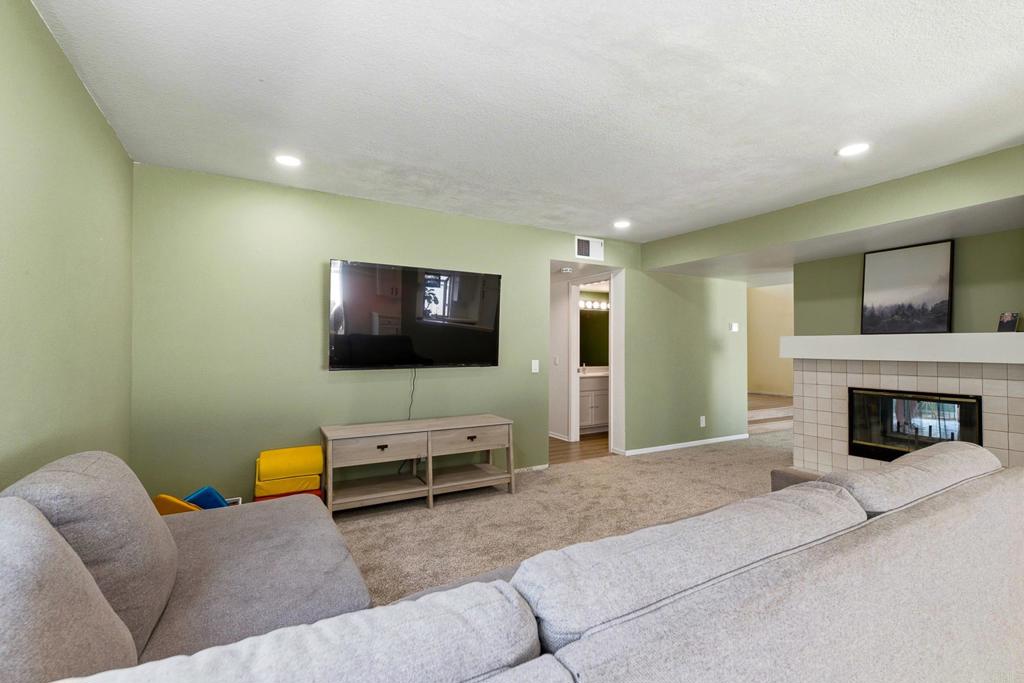Single Family Residence for rent at 39082 Via Las Quintas, Murrieta, CA featuring 3 beds and 3 baths