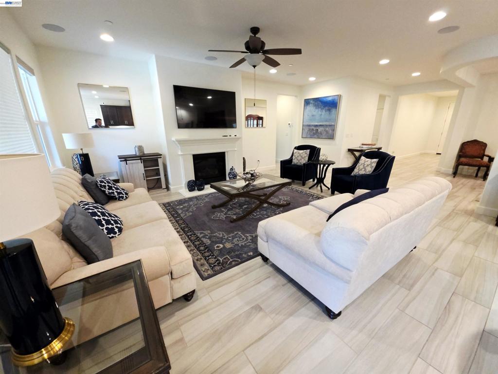 Residential Lease for rent at 2488 Remy Cantos Drive, Tracy, San Joaquin CA featuring 3 beds and 2 baths
