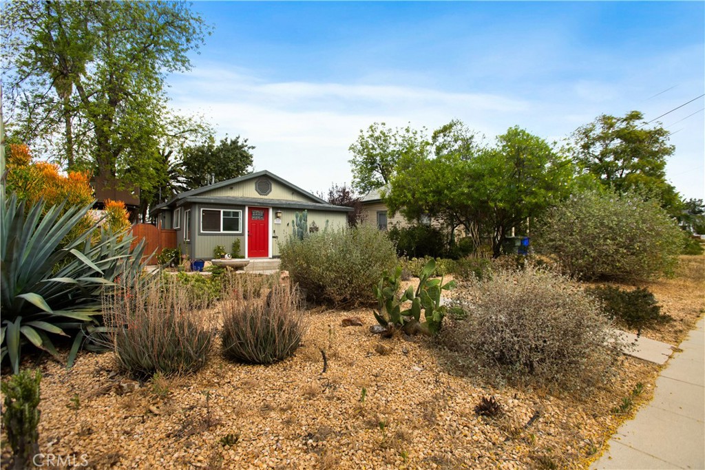 Single Family Residence for rent at 3359 Locust, Riverside, CA featuring 2 beds and 1 bath
