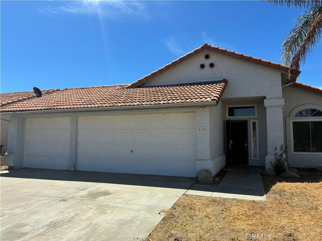 Residential Lease for rent at 4425 Harbor Court, Hemet CA featuring 3 beds and 2 baths