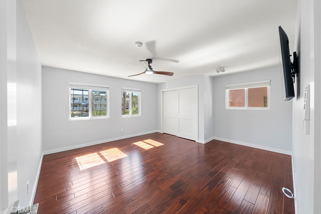 Residential Lease for rent at 40 15th Street C, Hermosa Beach, Los Angeles County CA featuring 3 beds and 2 baths