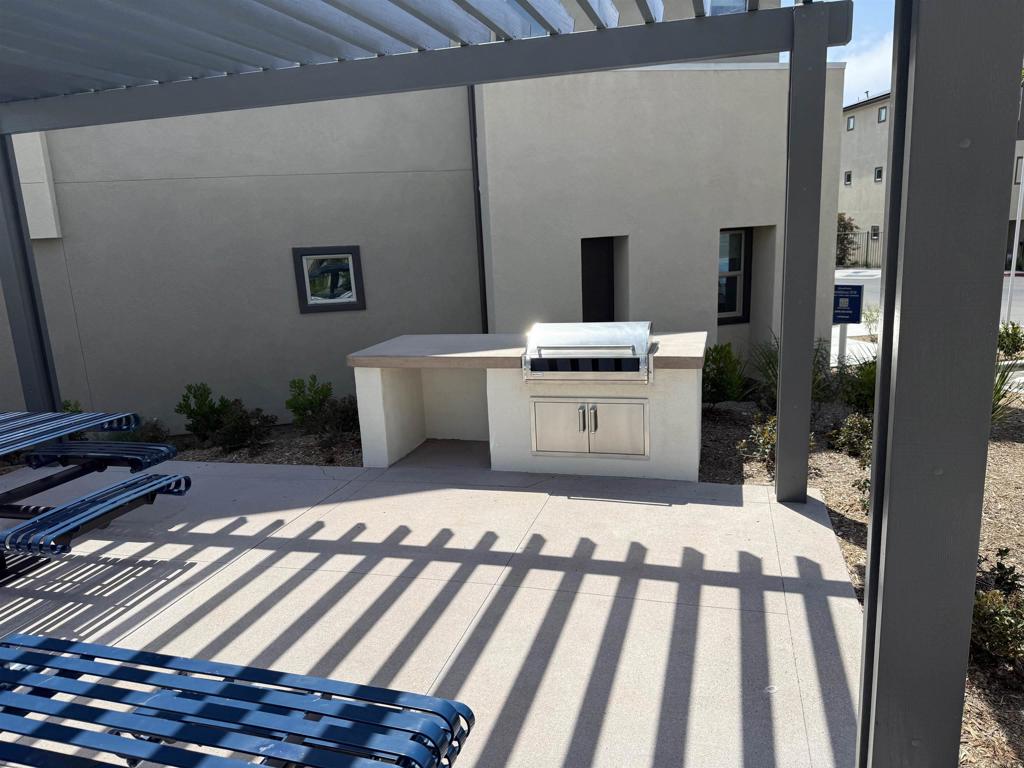 Residential Lease for rent at 352 Summer Breeze, Oceanside, San Diego County CA featuring 3 beds and 3 baths