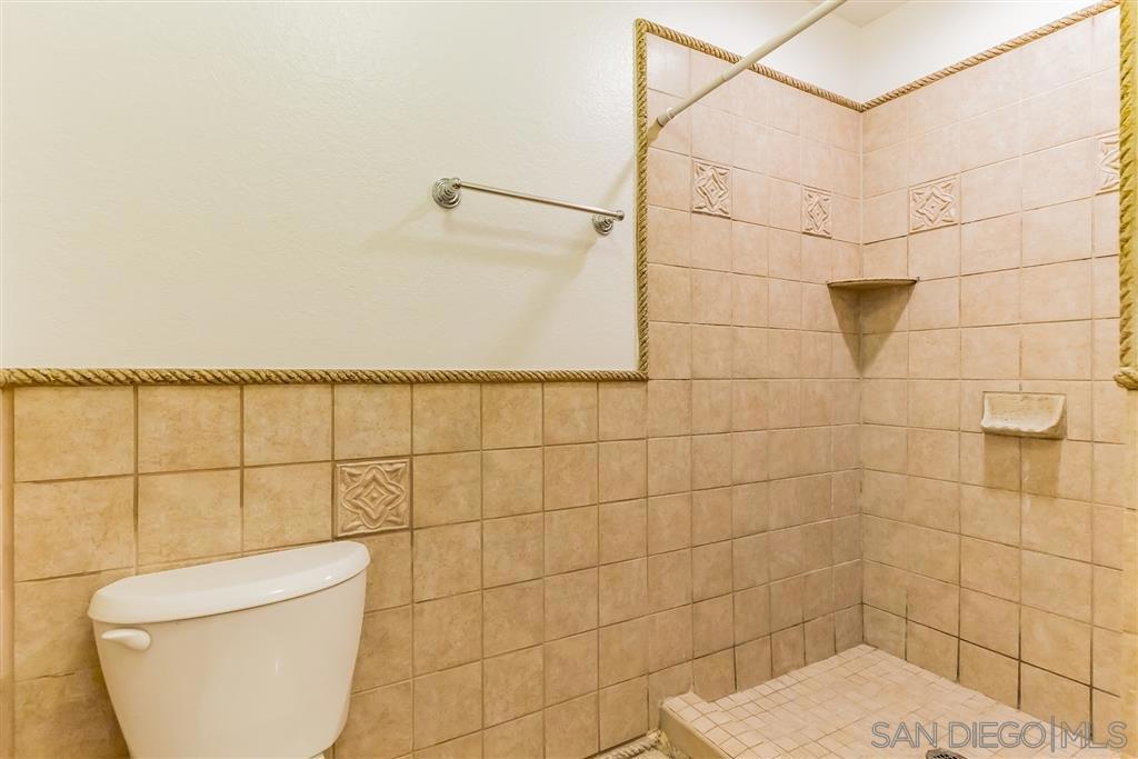 Residential Lease for rent at 5025 Collwood Way 18, San Diego CA featuring 2 beds and 2 baths