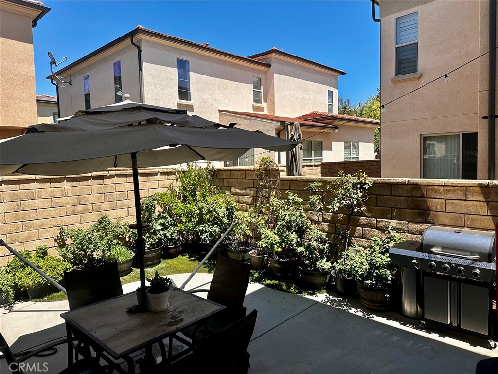 Residential Lease for rent at 21881 Propello, Saugus, Los Angeles County, CA featuring 4 beds and 3 baths
