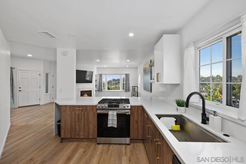 Residential Lease for rent at 836 Ida Ave, Solana Beach, San Diego County CA featuring 3 beds and 3 baths