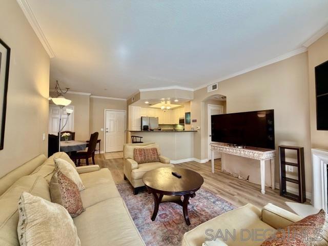 Residential Lease for rent at 4155 Executive E310, La Jolla, San Diego County CA featuring 2 beds and 2 baths