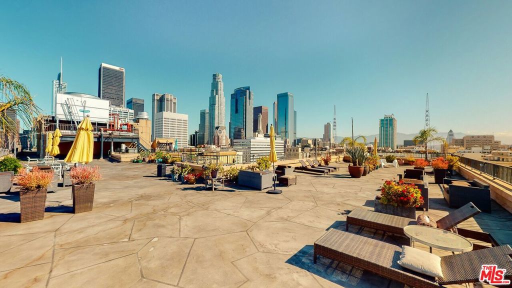 Residential Lease for rent at 215 W 7th Street 201, Los Angeles, Los Angeles County CA featuring 2 beds and 1 bath