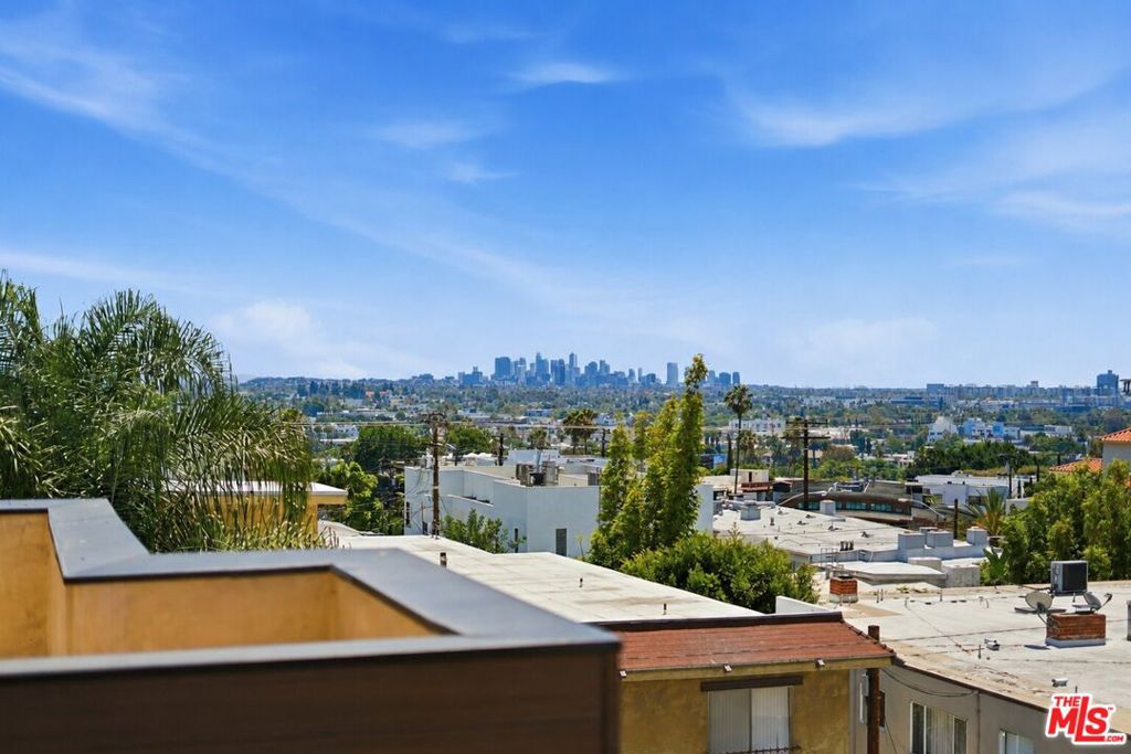 Residential Lease for rent at 917 Hilldale Avenue 1/2, West Hollywood, Los Angeles County CA featuring 2 beds and 3 baths