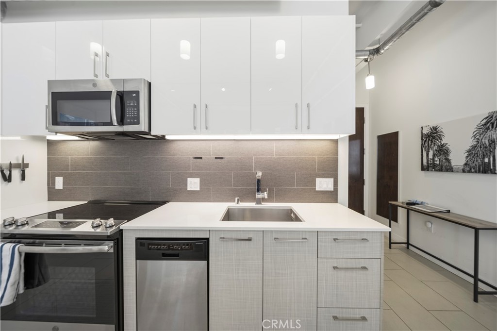 Condominium for sale at 939 S Broadway, Los Angeles, CA featuring 1 bed and 1 bath