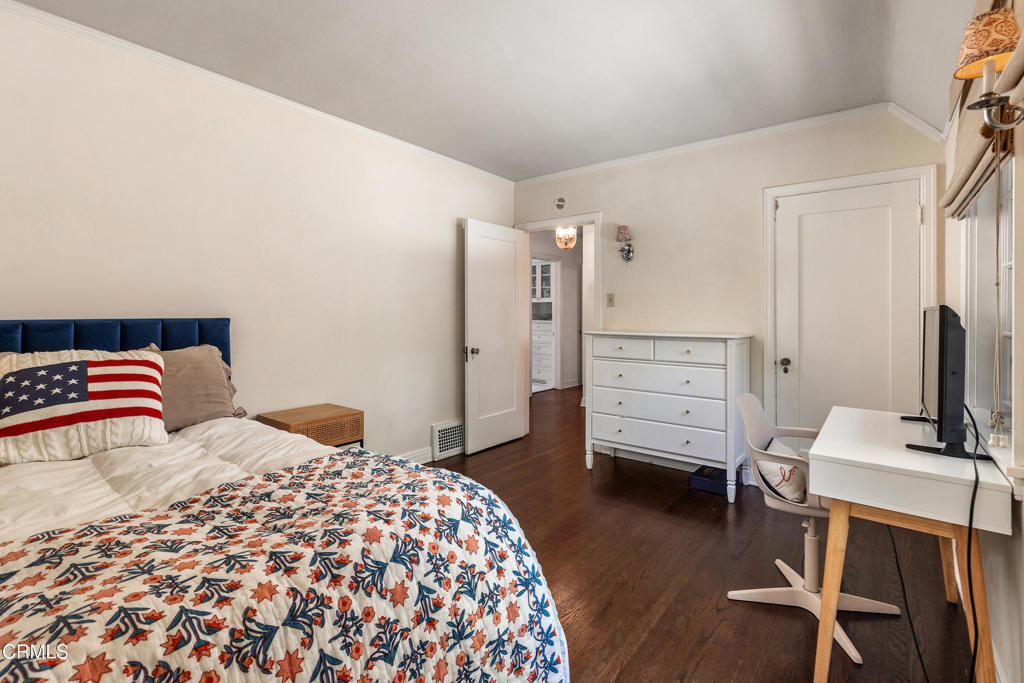 Residential Lease for rent at 840 Victoria Drive, Pasadena, Los Angeles County CA featuring 4 beds and 2 baths