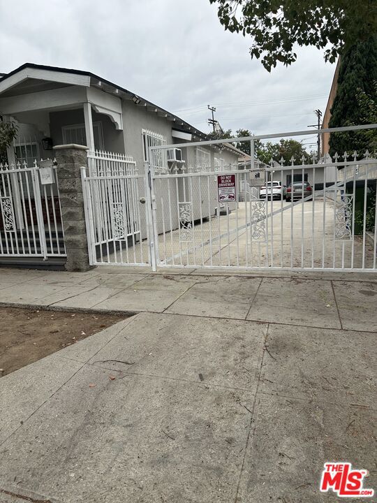 Residential Lease for rent at 1116 N Ardmore Avenue, Los Angeles, Los Angeles County CA featuring 2 beds and 1 bath