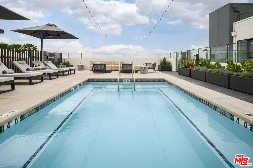 Residential Lease for rent at 3688 Overland Avenue 724, Los Angeles, Los Angeles County CA featuring 2 beds and 2 baths