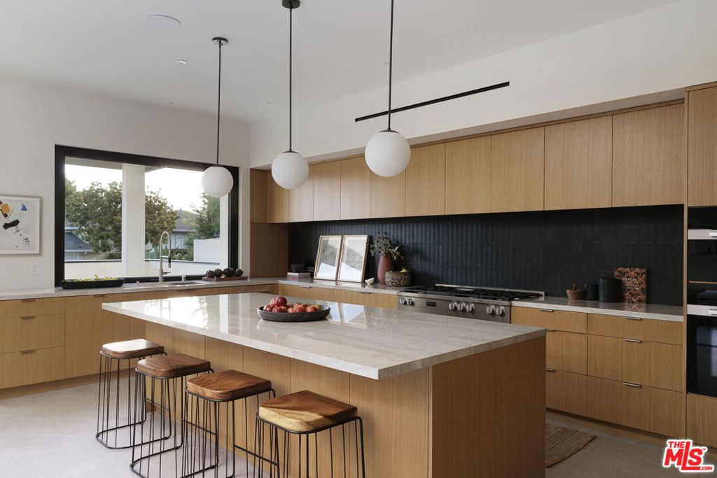 Residential Lease for rent at 5208 Sanchez Drive, Los Angeles, Los Angeles County CA featuring 5 beds and 7 baths