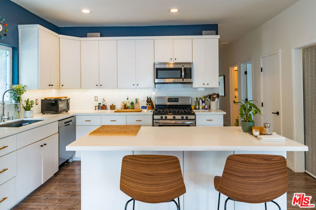 Residential Lease for rent at 1460 Yosemite Drive, Los Angeles, Los Angeles County CA featuring 4 beds and 2 baths