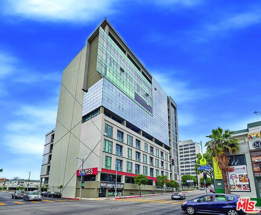 Residential Lease for rent at 3223 W 6th Street 405, Los Angeles, Los Angeles County CA featuring 2 beds and 2 baths