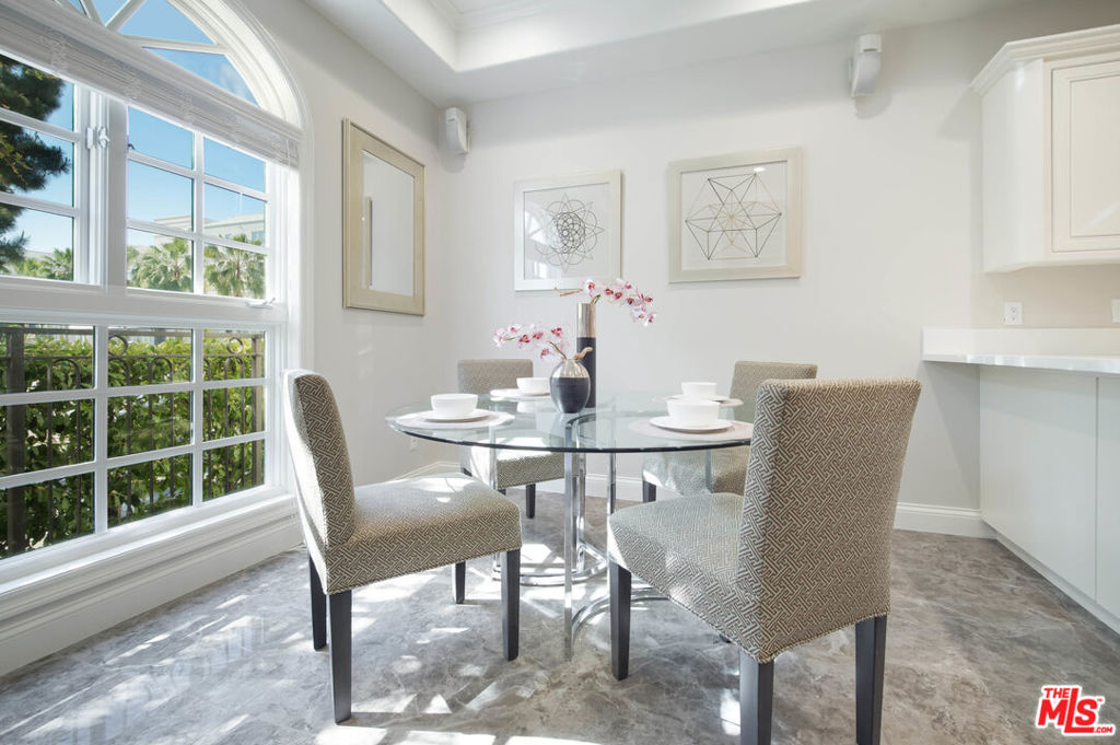 Residential Lease for rent at 202 N CRESCENT Drive 1, Beverly Hills, Los Angeles County CA featuring 3 beds and 4 baths