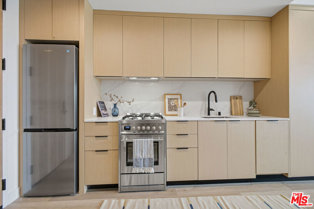 Residential Lease for rent at 3555 Overland Avenue 512, Los Angeles, Los Angeles County CA and 1 bath