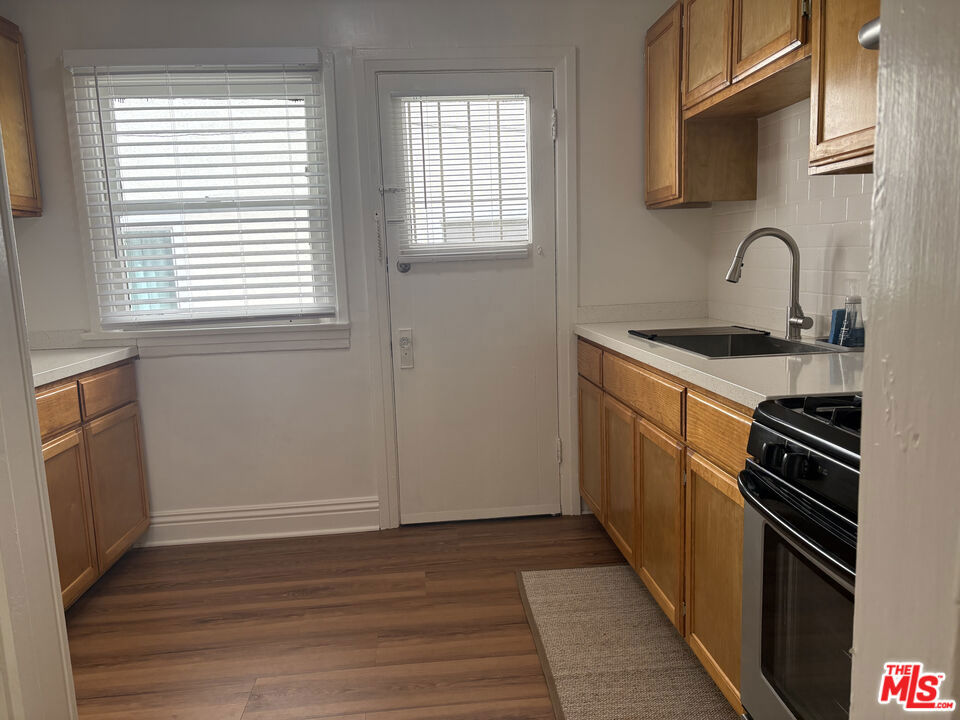 Residential Lease for rent at 1120 20th Street C, Santa Monica, Los Angeles County CA featuring 1 bed and 1 bath