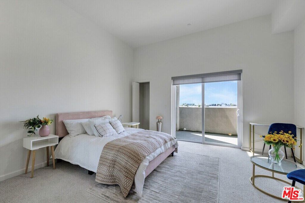 Residential Lease for rent at 983 Dewey Avenue 204, Los Angeles, Los Angeles County CA and 1 bath