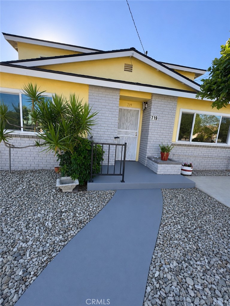 Quadruplex for sale at 719 Camulos, Los Angeles, CA