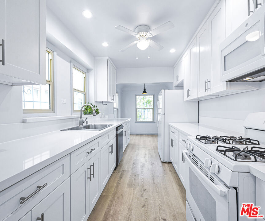 Residential Lease for rent at 1119 S Crescent Heights Boulevard, Los Angeles, Los Angeles County CA featuring 3 beds and 2 baths