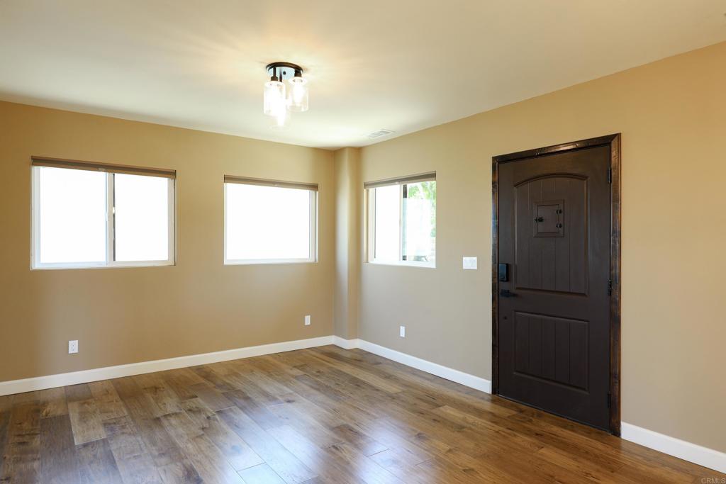 Residential Lease for rent at 4960 Vista Pl, San Diego CA featuring 2 beds and 1 bath