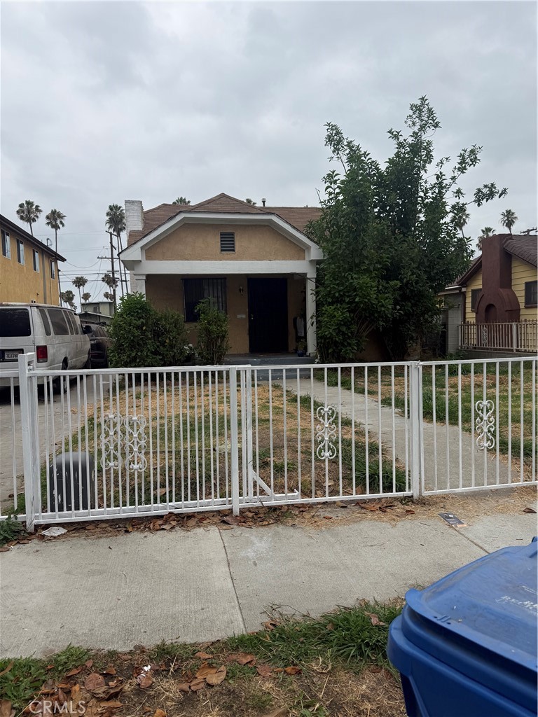 Duplex for sale at 5425 S St Andrews, Los Angeles, CA