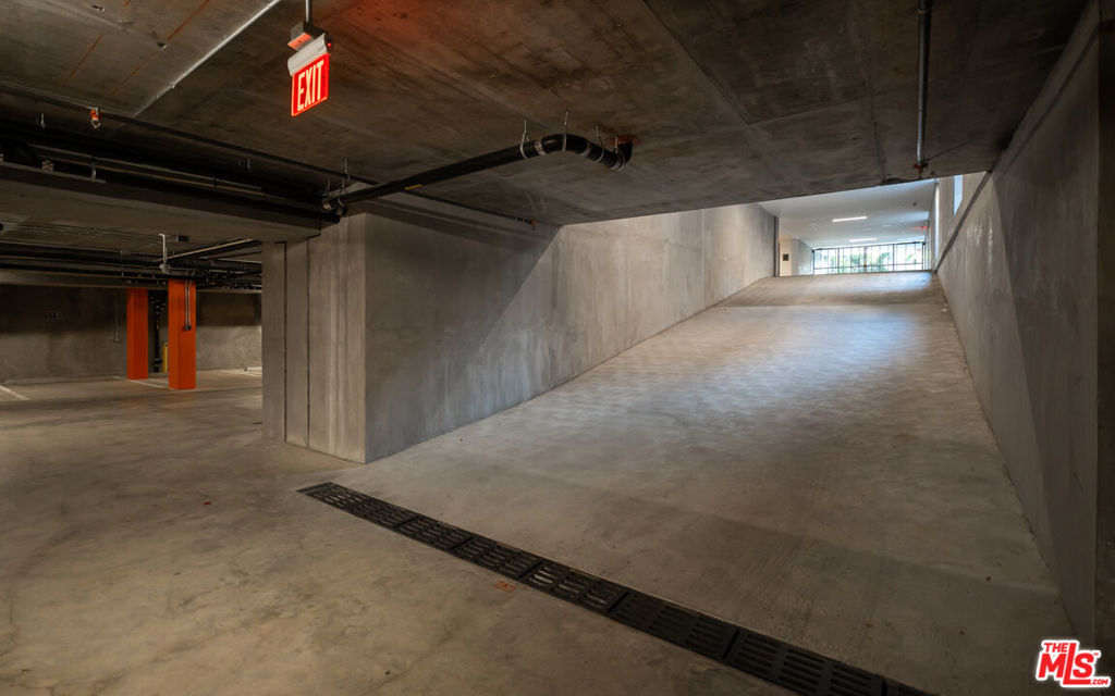 Residential Lease for rent at 1264 N Harper Avenue 101, West Hollywood, Los Angeles County CA featuring 2 beds and 3 baths