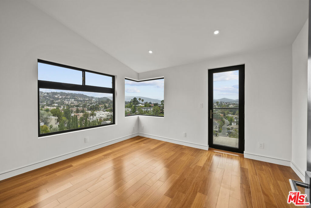 Residential Lease for rent at 2388 Lyric Avenue, Los Angeles, Los Angeles County CA featuring 3 beds and 3 baths