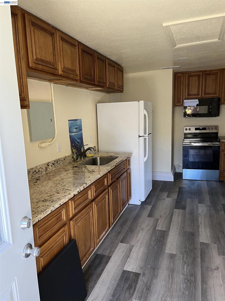 Residential Lease for rent at 36459 Buckeye St, Newark, CA featuring 2 beds and 1 bath