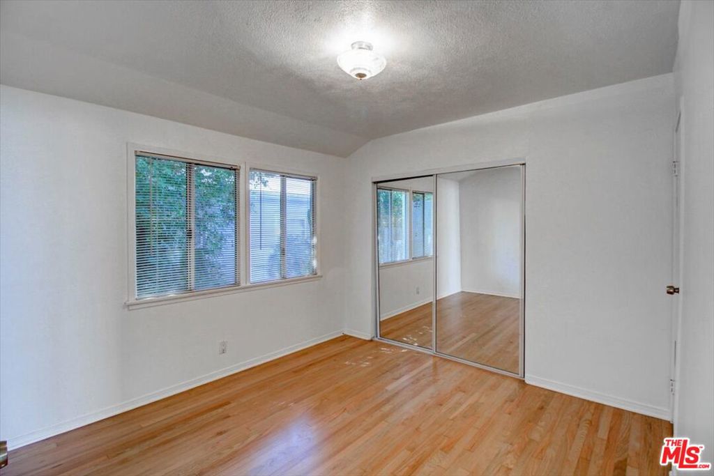 Residential Lease for rent at 1057 17Th Street rear, Santa Monica, Los Angeles County CA featuring 2 beds and 1 bath