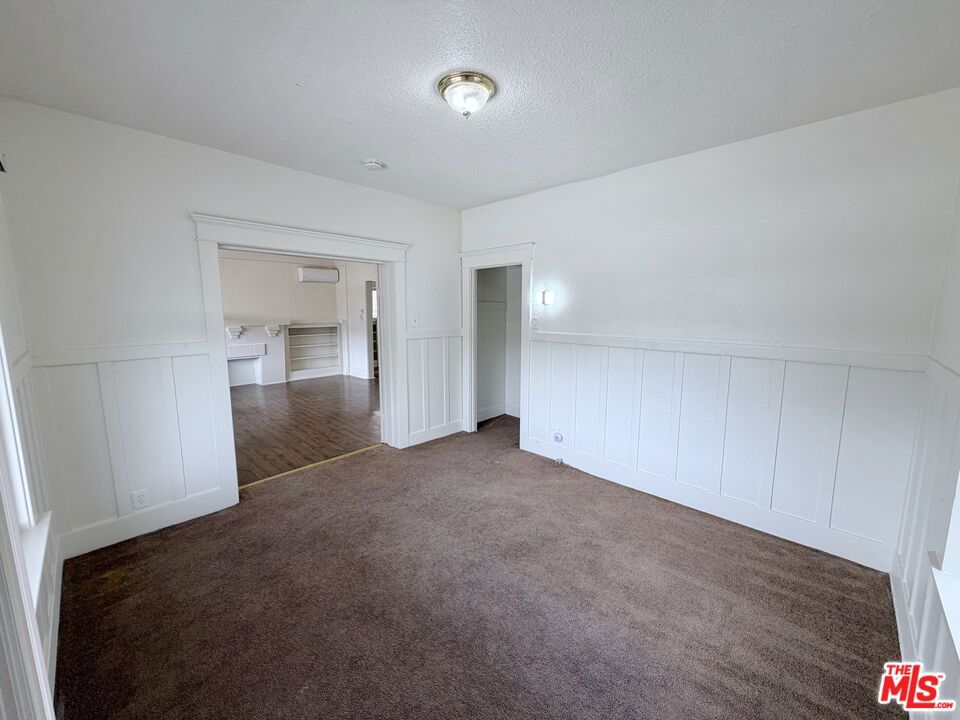 Residential Lease for rent at 860 W 56th Street, Los Angeles, Los Angeles County CA featuring 3 beds and 1 bath