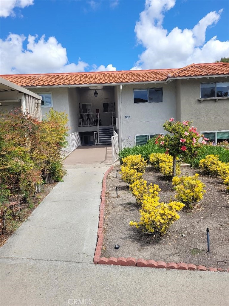 Residential Lease for rent at 2293 Via Puerta, Laguna Woods, Orange County, CA featuring 2 beds and 2 baths