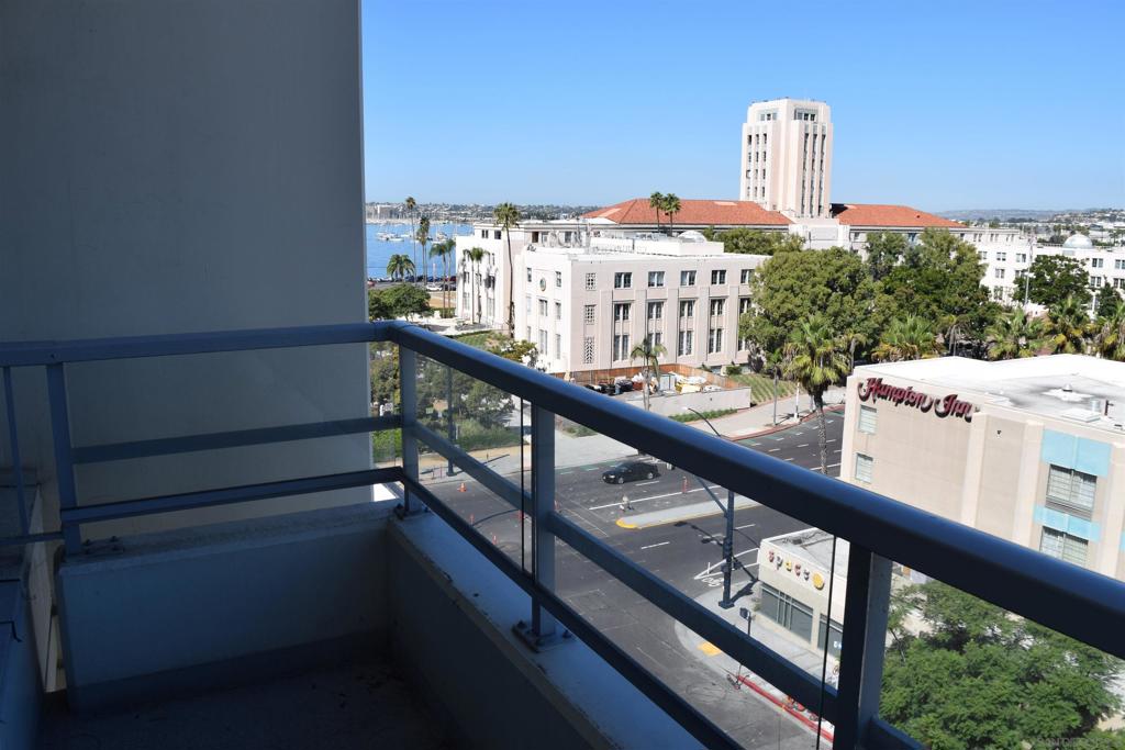 Residential Lease for rent at 825 W Beech St 401, San Diego CA featuring 2 beds and 3 baths