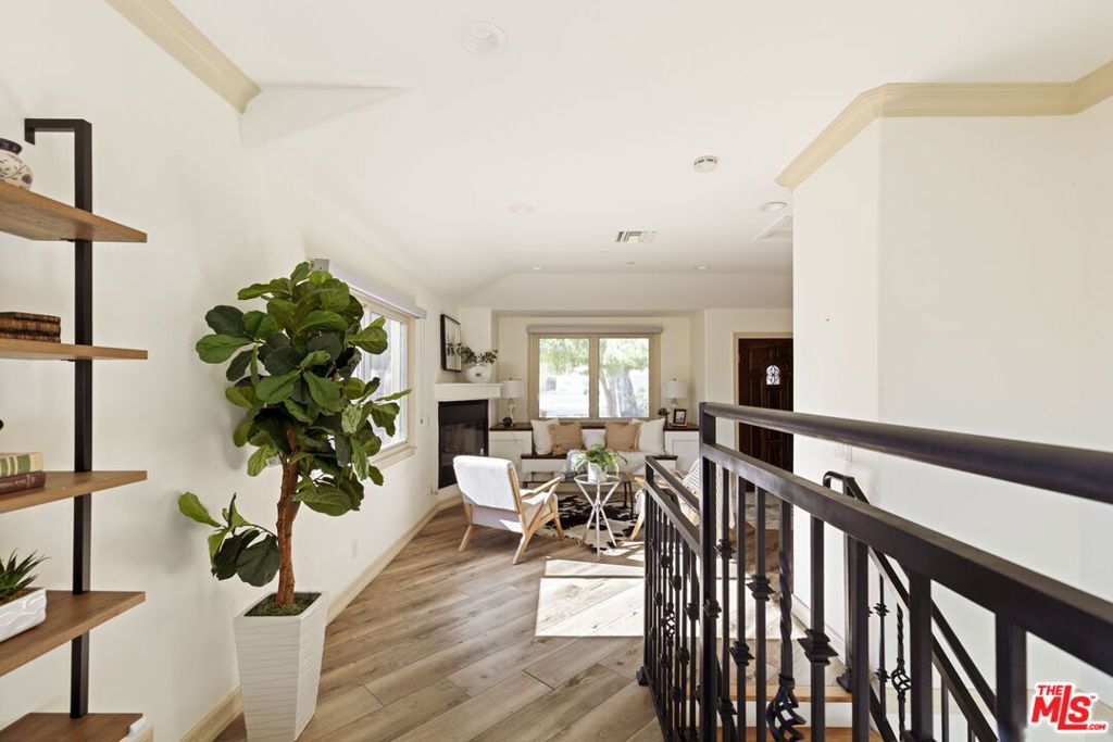 Residential Lease for rent at 272 N Chester Avenue 101, Pasadena, Los Angeles County, CA featuring 2 beds and 3 baths
