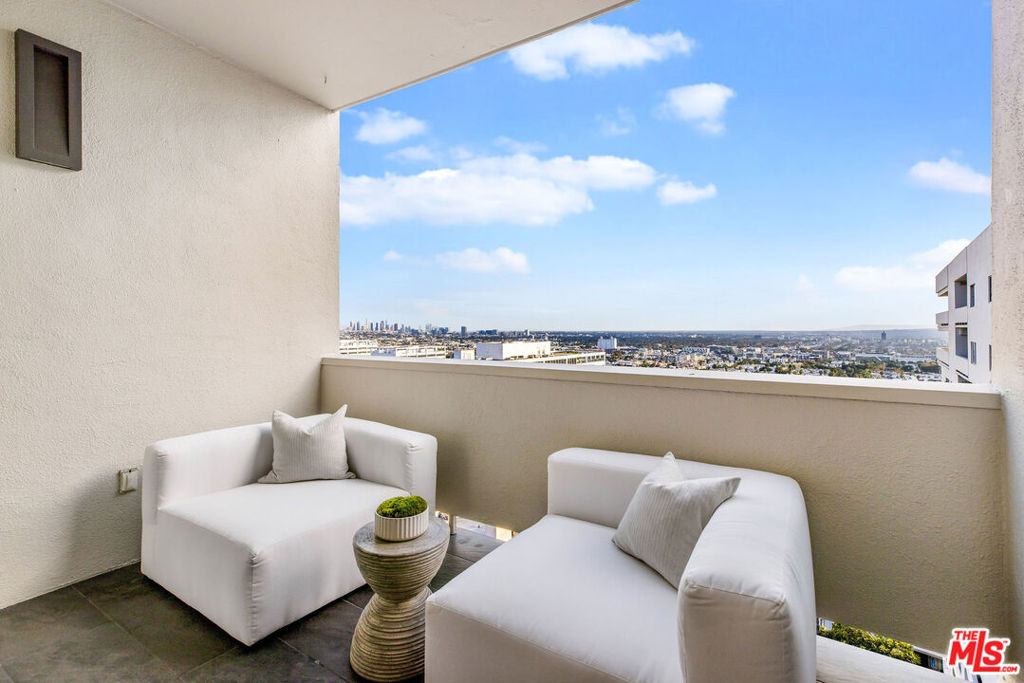 Residential Lease for rent at 7250 Franklin Avenue 1204, Los Angeles, Los Angeles County CA featuring 2 beds and 2 baths