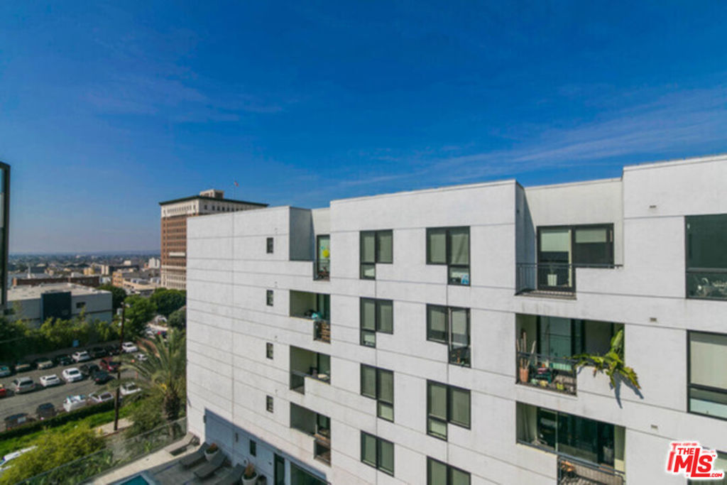 Residential Lease for rent at 1234 WILSHIRE 531, Los Angeles, Los Angeles County CA featuring 2 beds and 2 baths