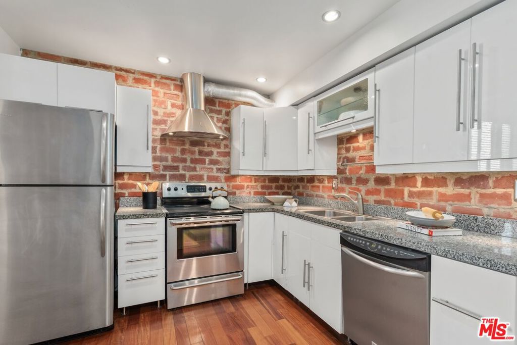 Residential Lease for rent at 7250 Franklin Avenue 1006, Los Angeles, Los Angeles County CA and 1 bath