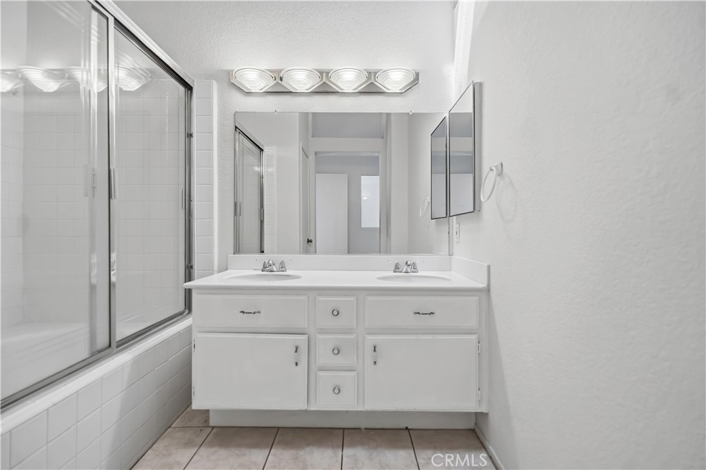 Residential Lease for rent at 26 fulmar Lane, Aliso Viejo, Orange County, CA featuring 3 beds and 3 baths