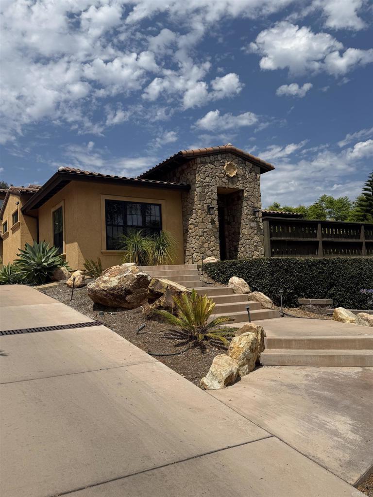 Residential Lease for rent at 139 Avenida Esperanza, Encinitas, San Diego County CA featuring 4 beds and 5 baths