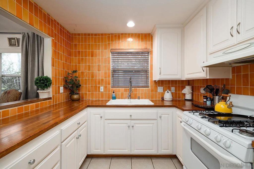 Residential Lease for rent at 3838 Kettner Blvd, San Diego, San Diego County CA featuring 3 beds and 2 baths
