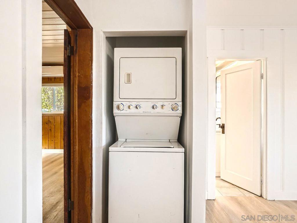 Residential Lease for rent at 4655 Date Ave, La Mesa, San Diego County CA featuring 1 bed and 1 bath