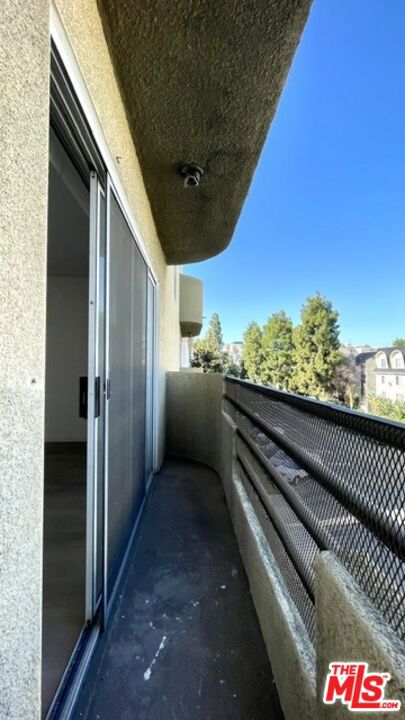 Residential Lease for rent at 420 S Harvard Boulevard 301, Los Angeles, Los Angeles County CA featuring 1 bed and 1 bath