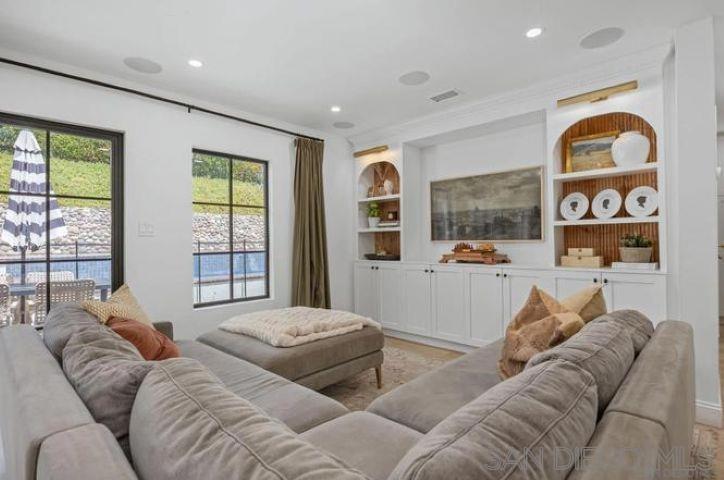 Residential Lease for rent at 3641 Mount Aclare Ave, San Diego, San Diego County CA featuring 3 beds and 3 baths