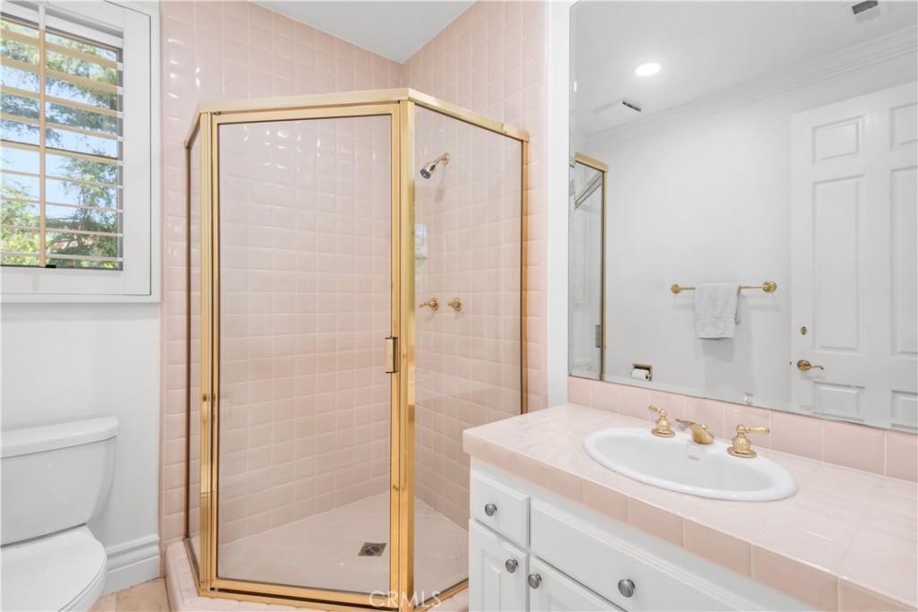 Residential Lease for rent at 5267 Newcastle, Calabasas, Los Angeles County CA featuring 6 beds and 6 baths