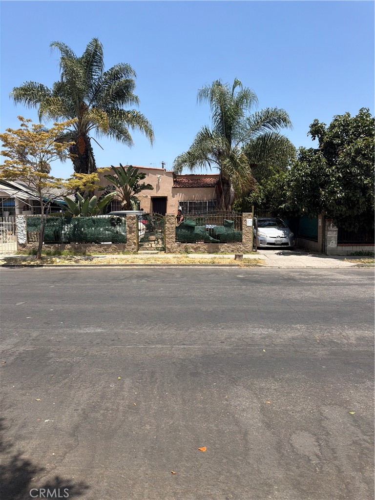 Duplex for sale at 4809 Pickford, Los Angeles, CA