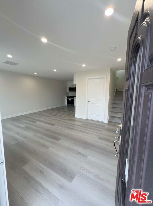 Residential Lease for rent at 8550 Gloria Avenue, Los Angeles, Los Angeles County CA featuring 2 beds and 2 baths