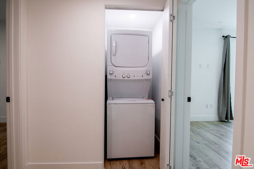 Residential Lease for rent at 1236 N Fairfax Avenue 2, West Hollywood, Los Angeles County CA featuring 2 beds and 3 baths